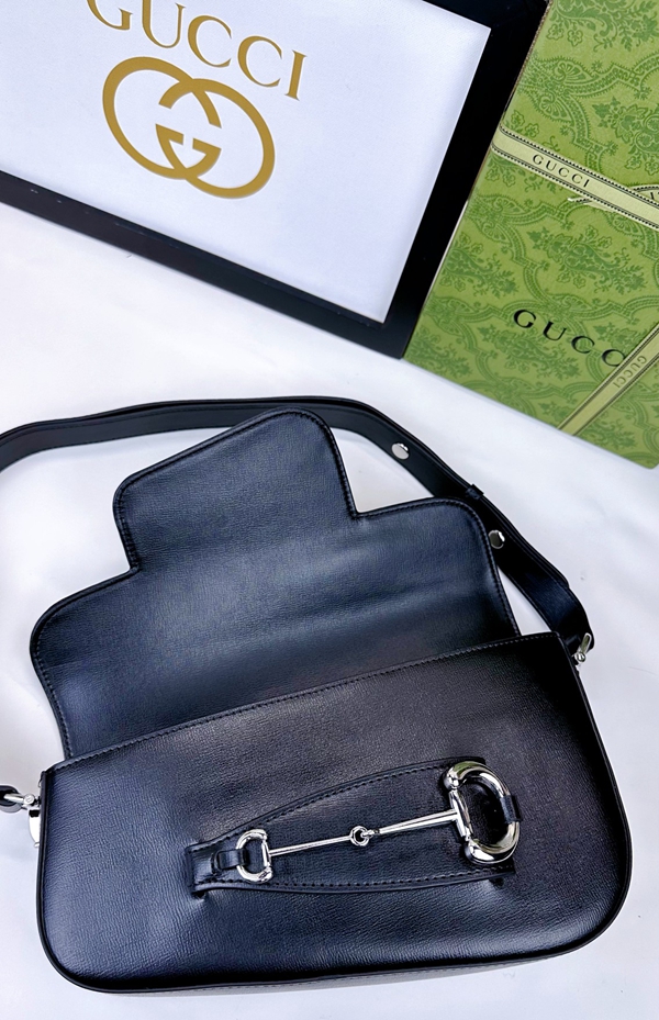 激安グッチバッグコピー着用イメージ